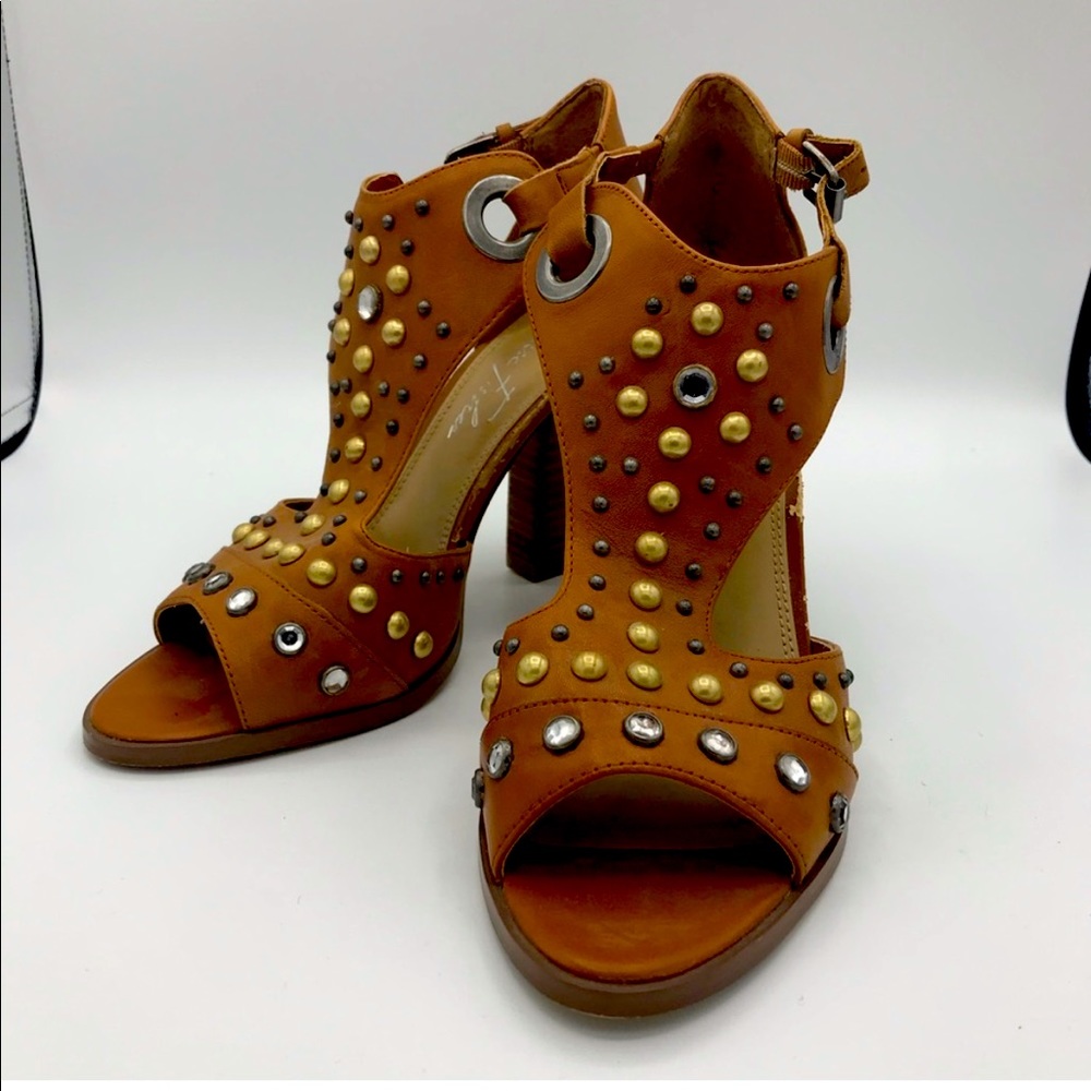 Marc Fisher heels 7.5